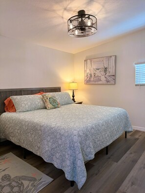 2 bedrooms, iron/ironing board, free WiFi, bed sheets - Cute Cortez Water View Getaway (Bradenton)