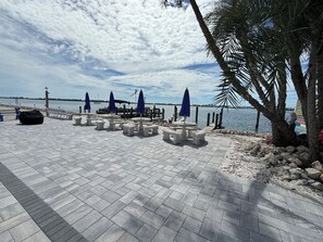 屋外ダイニングエリア