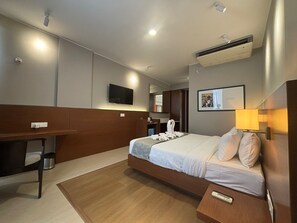 Deluxe Room, City View | Iron/ironing board, free WiFi
