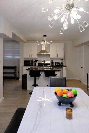 Fridge, microwave, oven, stovetop - Modern House near OSU and Short North (Columbus)