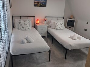 4 bedrooms, iron/ironing board, free WiFi, bed sheets