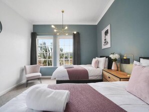 3 bedrooms, iron/ironing board, free WiFi, bed sheets