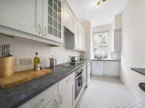 Refrigerador, microondas, horno, lavavajillas