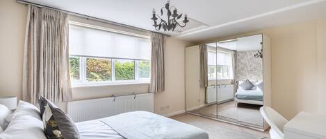 3 bedrooms, free WiFi, bed sheets