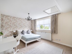 3 bedrooms, free WiFi, bed sheets