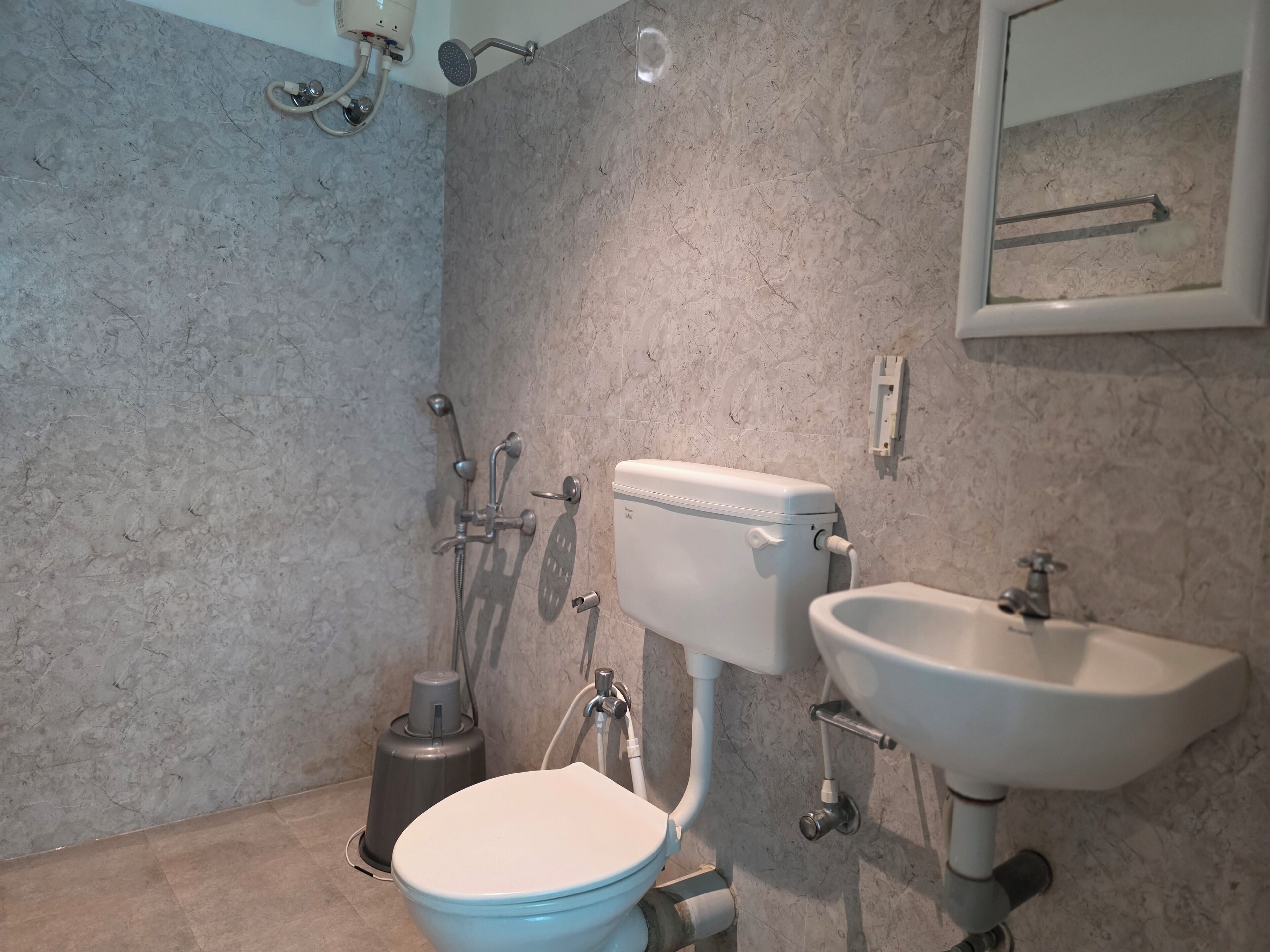 A bathroom with a toilet, bidet, and sink.