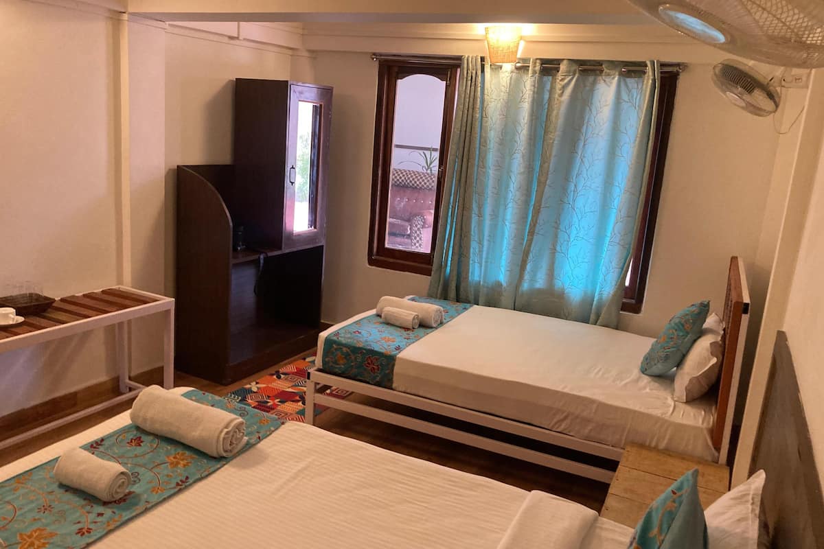 Signature Triple Room | WiFi (free)