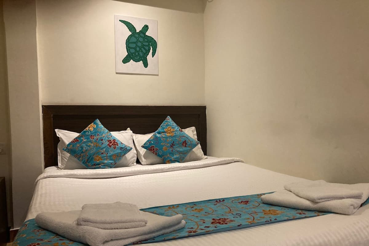 Quarto triplo com design assinado | Wi-Fi de cortesia