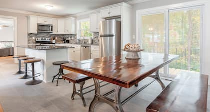 Beautiful Getaway! 16+ppl and close to Chattanooga!