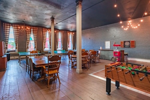 Ovid Inn for Small Private Groups