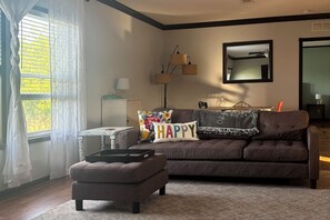 TV - Spacious 3BR Home + Barn Theater in the Country Between Dallas & Houston (Rice)