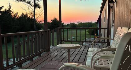 Spacious 3BR Home + Barn Theater in the Country Between Dallas & Houston
