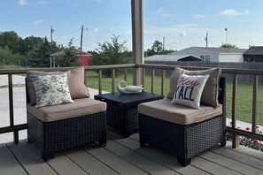 Terrace/patio - Spacious 3BR Home + Barn Theater in the Country Between Dallas & Houston (Rice)