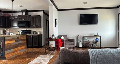 Spacious 3BR Home + Barn Theater in the Country Between Dallas & Houston