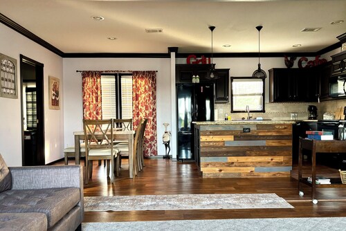 Spacious 3BR Home + Barn Theater in the Country Between Dallas & Houston