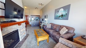 TV, fireplace
