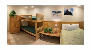 4 bedrooms, WiFi, bed sheets