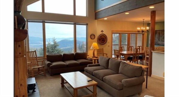 TV, fireplace, books - NEW! Ski-In/Out 4BR - Glades 3A w/ Hot Tub & Garage (Sandpoint)