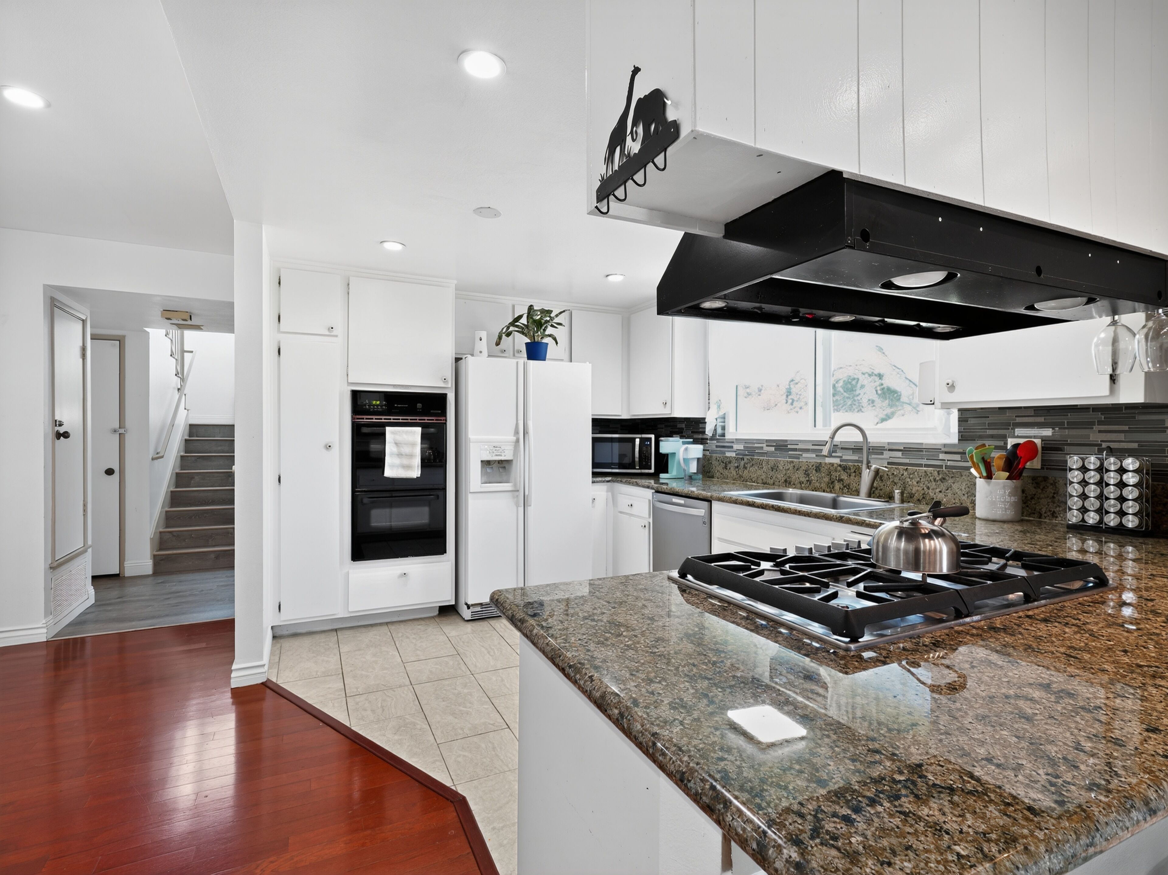 冰箱、微波炉、烤箱、洗碗机