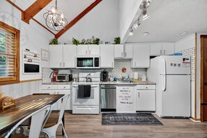 ثلاجة، ميكروويف، فرن، غسالة أطباق