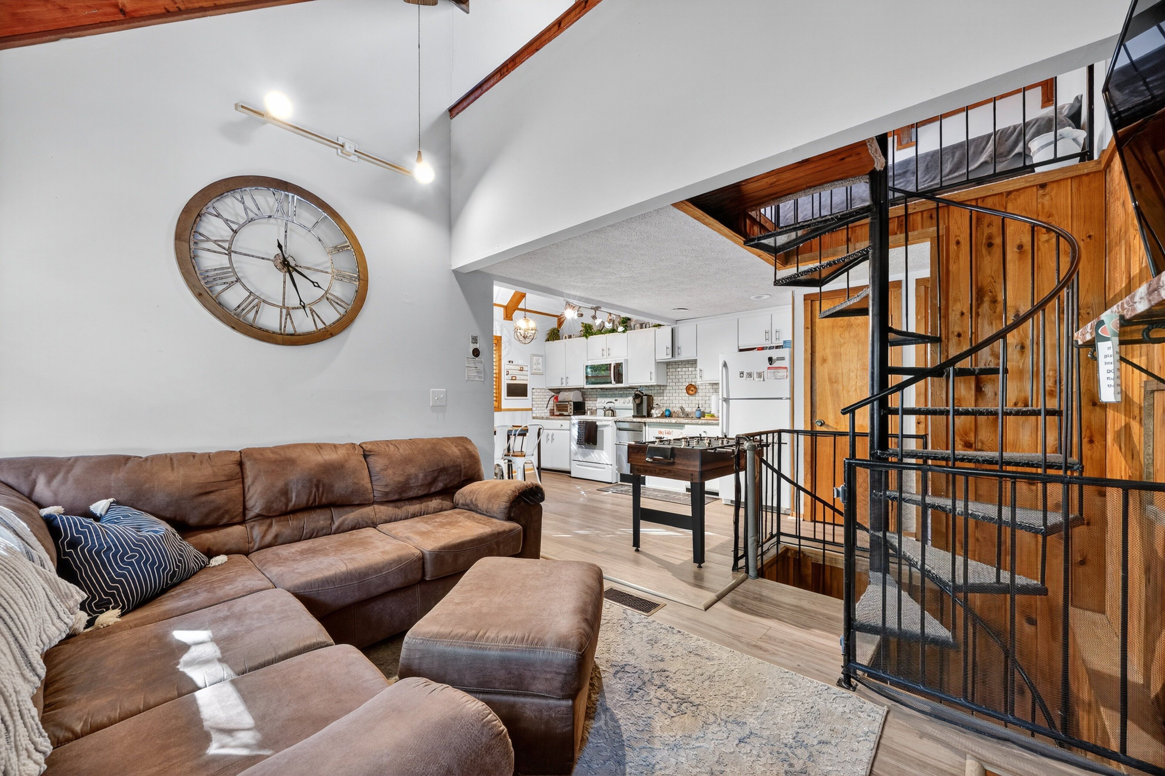 Fernseher, Kamin, Tischfußball