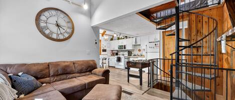 Fernseher, Kamin, Tischfußball