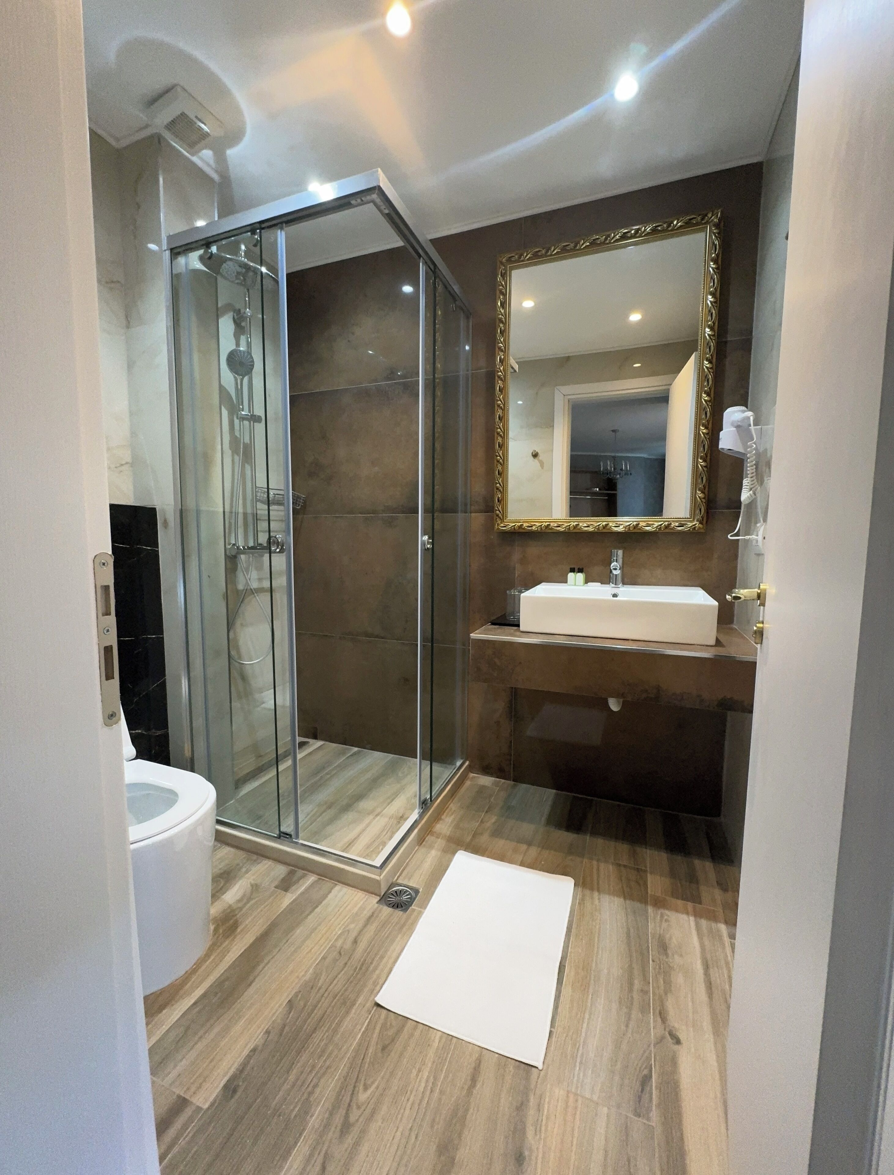 Comfort Double Room, Balcony, Beach View | Bathroom