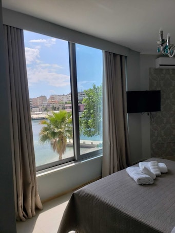 Comfort Double Room, Balcony, Beach View | In-room safe, desk, soundproofing, free WiFi. Hotel Royal Saranda