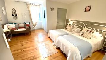 3 slaapkamers, een strijkplank/strijkijzer, beddengoed