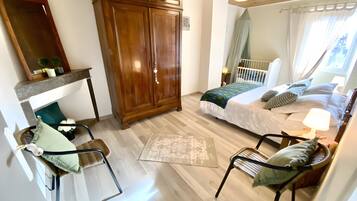 3 bedrooms, iron/ironing board, bed sheets