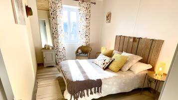 3 chambres, fer et planche à repasser, draps fournis