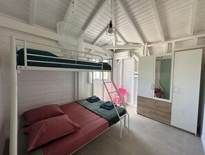 2 bedrooms, iron/ironing board, Internet, bed sheets