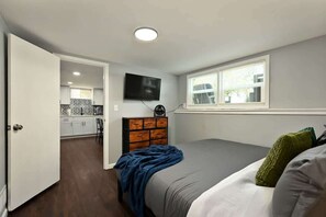 2 bedrooms, iron/ironing board, WiFi, bed sheets