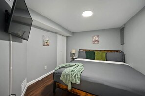 2 chambres, fer et planche à repasser, Wi-Fi, draps fournis