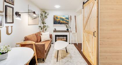 Cozy and Chic 2BD/2BA Basement Suite with AC in U District 15 min Walk to Campus