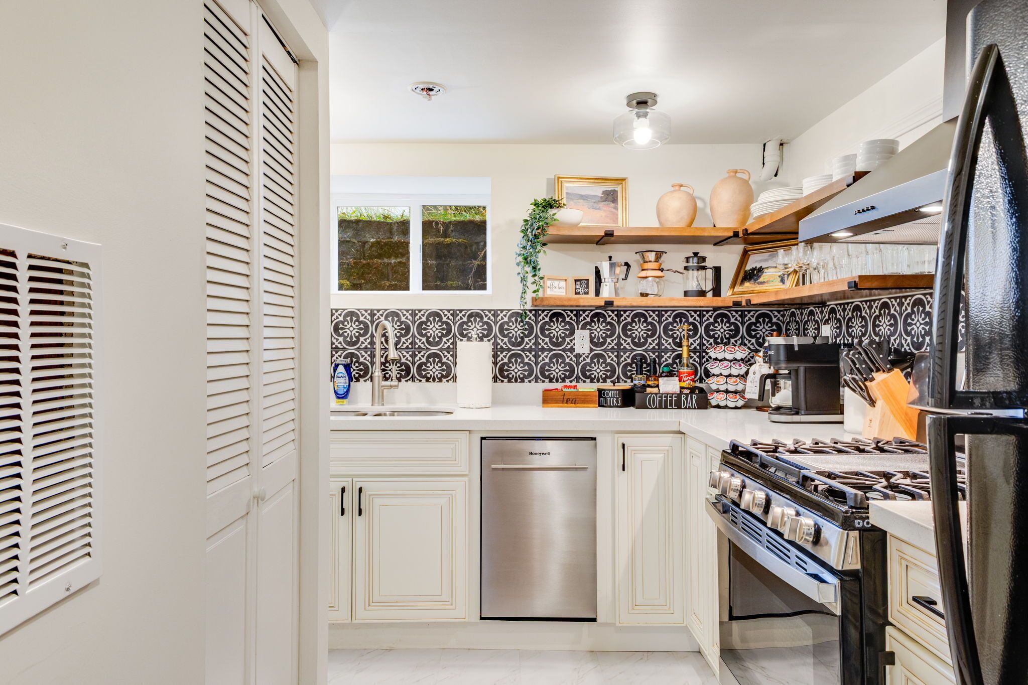 Microwave, oven, stovetop, dishwasher