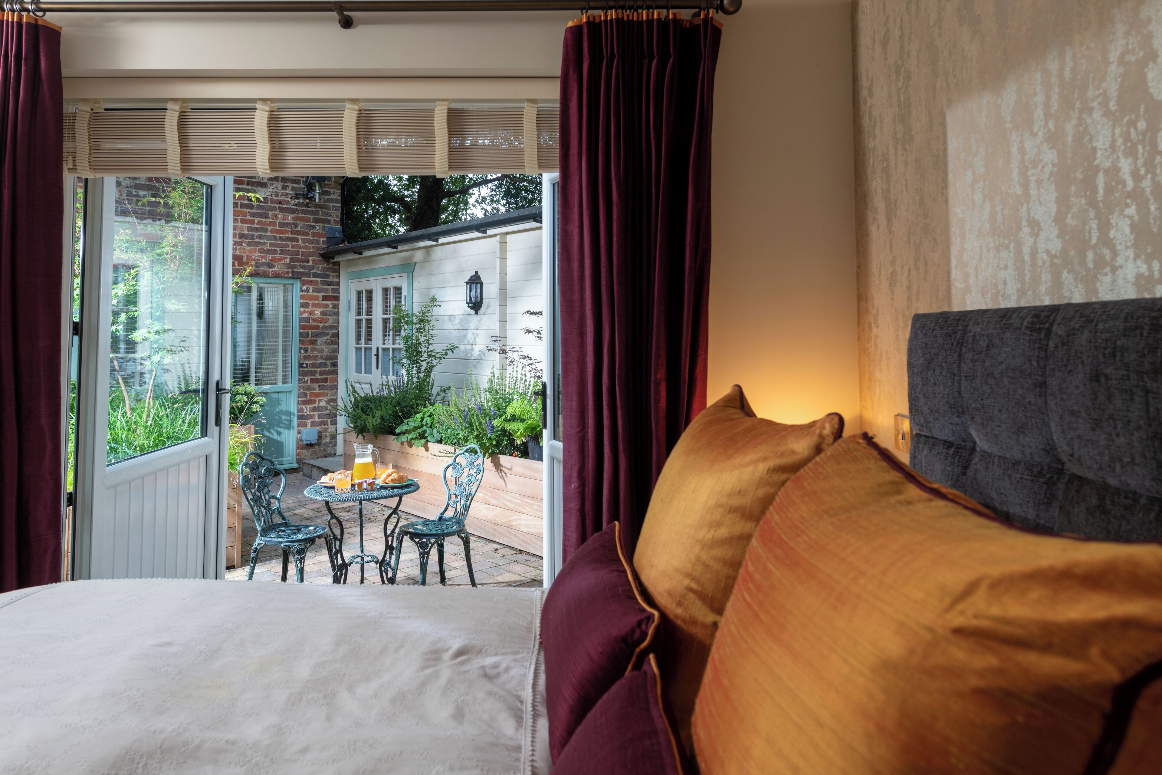 3 室のベッドルーム、アイロン /   アイロン台、WiFi (無料)、ベッドシーツ