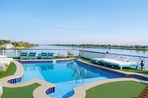 Outdoor pool, pool umbrellas, sun loungers