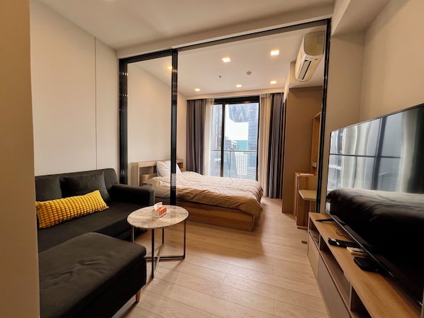 1 habitación, tabla de planchar con plancha, wifi y ropa de cama