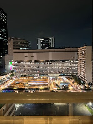 Property grounds - Free Parking w/Balcony, Pool & Gym, MRT 200m Away (Huai Khwang)