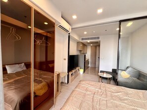 1 bedroom, desk, iron/ironing board, WiFi