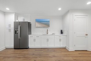 Fridge, coffee/tea maker, toaster