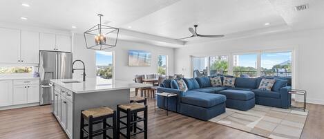 المنشأة من الداخل