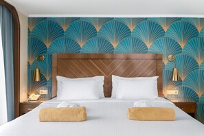 In-room safe, blackout drapes, soundproofing