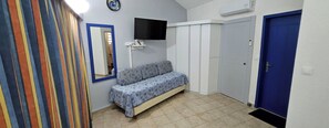 Interior - Studio with sea view, beach, bar-restaurant, air-conditioned pool access, car rental (Sainte-Anne)