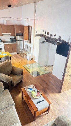 TV - Rural apartment for families with swimming pool and barbecue on the Costa Tropical (Motril)