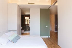 2 chambres, fer et planche à repasser, Wi-Fi, draps fournis