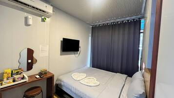 Chambre Deluxe | Bureau, espace de travail pour ordinateur portable, rideaux occultants