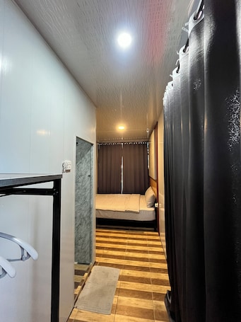 Deluxe Room, Balcony, Hill View | Desk, laptop workspace, blackout drapes, soundproofing