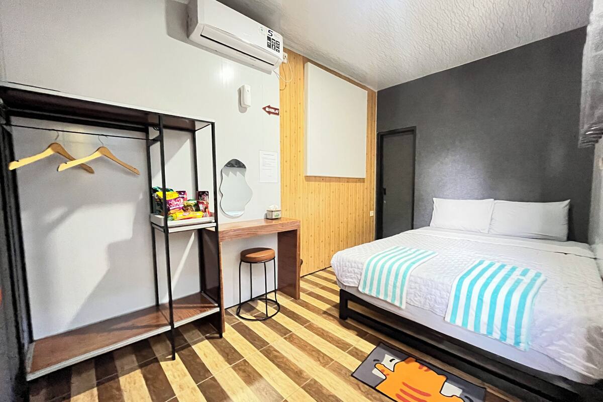Standard Single Room | Desk, laptop workspace, blackout drapes, soundproofing